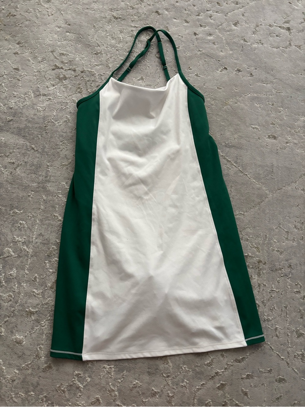 Wilo athletic dress